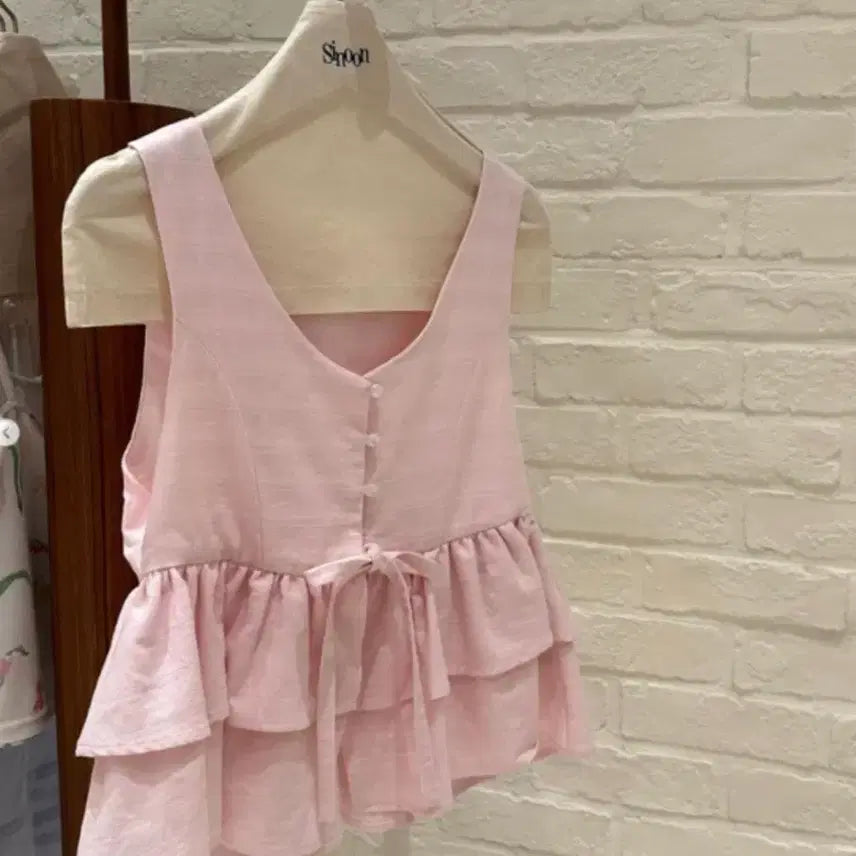 [BUNJANG] Sino V-Neck Vest Blouse / 시눈 브이넥 베스트 블라우스