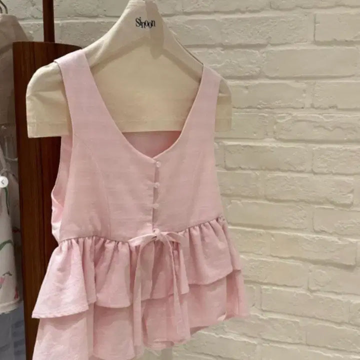 [BUNJANG] Sino V-Neck Vest Blouse / 시눈 브이넥 베스트 블라우스