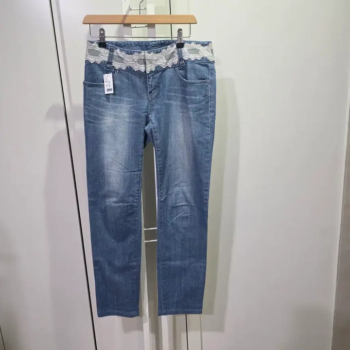 [BUNJANG] Tomboy Lace Detail Denim Jeans / 톰보이 레이스 장식 데님 청바지