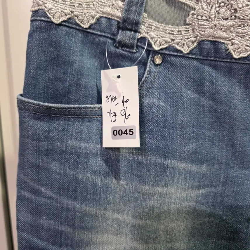 [BUNJANG] Tomboy Lace Detail Denim Jeans / 톰보이 레이스 장식 데님 청바지