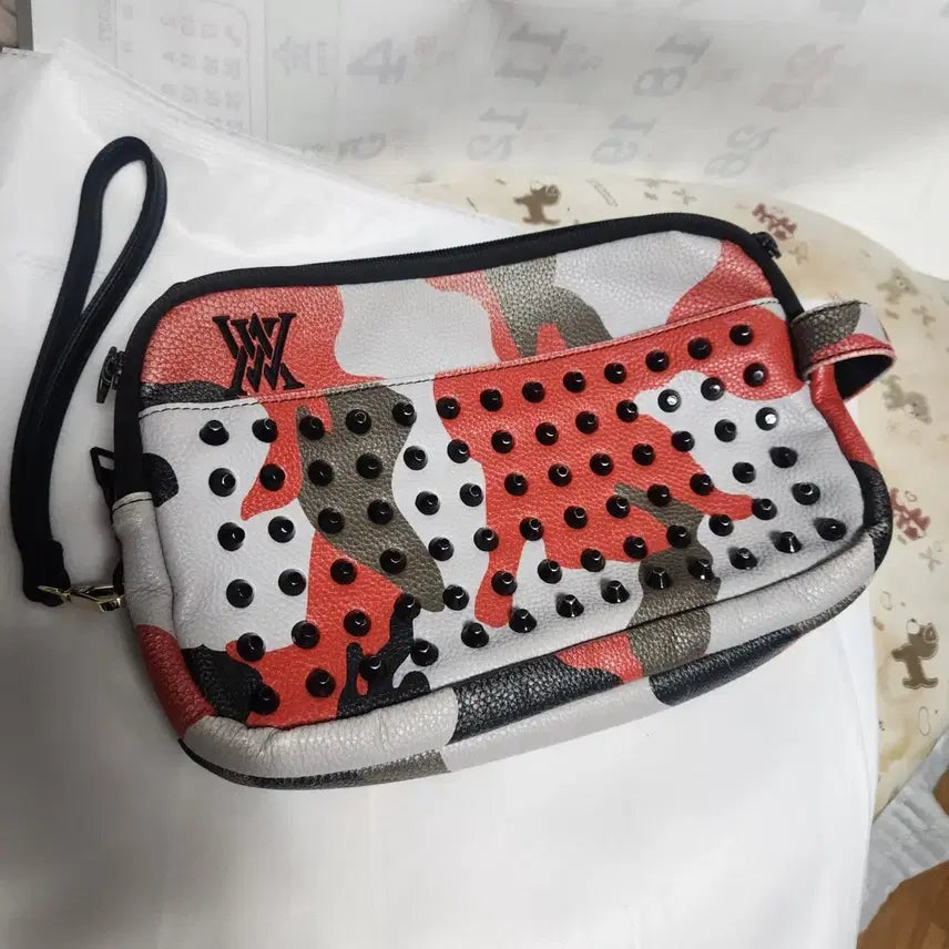 [BUNJANG] ANEW Golf Studded Clutch Bag / ANEW 어뉴골프 스터드 클러치 백