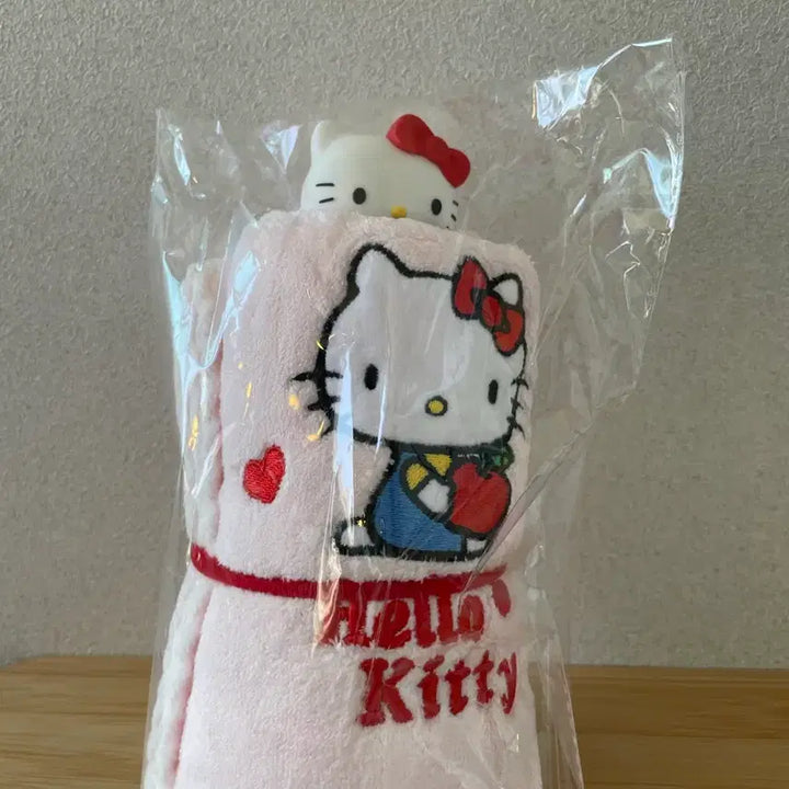 [BUNJANG] Hello Kitty Umbrella + Towel Set (New) / 새상품) 헬로키티 양우산 + 타월세트