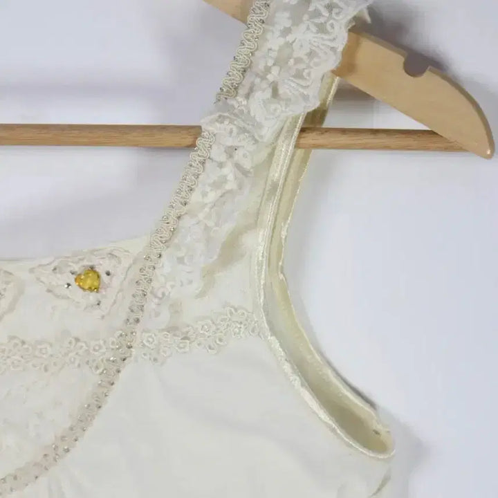[BUNJANG] Ivory Lace Camisole Blouse / 아이보리 레이스 끈나시 블라우스