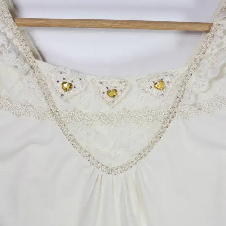 [BUNJANG] Ivory Lace Camisole Blouse / 아이보리 레이스 끈나시 블라우스