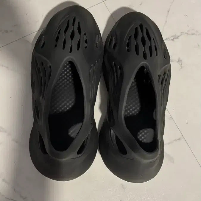[BUNJANG] Adidas Yeezy Foam Runner Black US 8 (265mm) / 아디다스 이지폼러너 265 8us