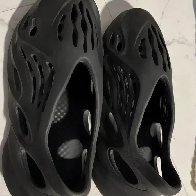 [BUNJANG] Adidas Yeezy Foam Runner Black US 8 (265mm) / 아디다스 이지폼러너 265 8us