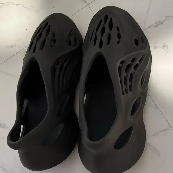 [BUNJANG] Adidas Yeezy Foam Runner Black US 8 (265mm) / 아디다스 이지폼러너 265 8us