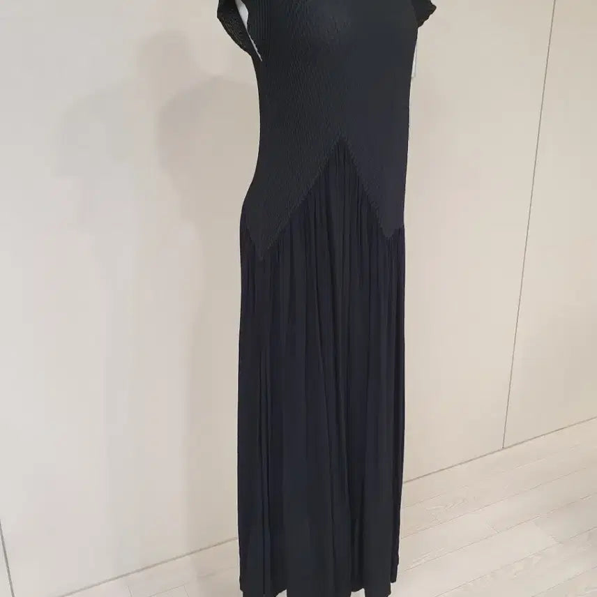 [BUNJANG] Black Pleated Long Dress / 블랙 플리츠 롱 원피스