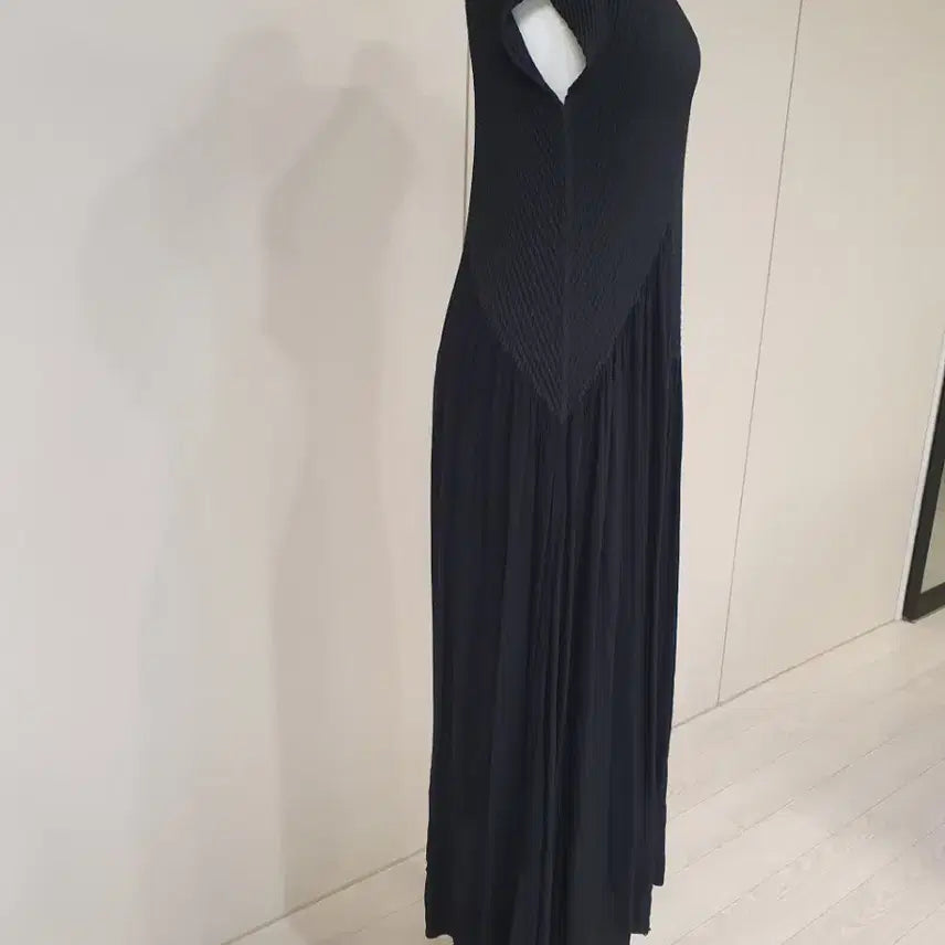 [BUNJANG] Black Pleated Long Dress / 블랙 플리츠 롱 원피스