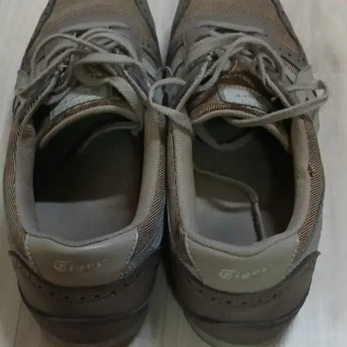 [BUNJANG] Onitsuka Tiger Sneakers &amp; Reebok Sneakers (2 pairs) / 남성신발 오니츠카 타이거 운동화 +리복 운동화 2장 개당가격이에요
