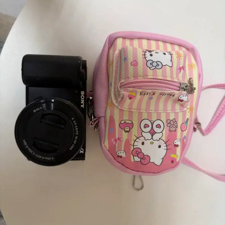 [BUNJANG] Hello Kitty / My Melody / Cinnamoroll Mini Crossbody Bag / 캐릭터 미니 크로스백 (헬로키티/마이멜로디/시나모롤)