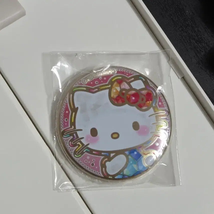 [BUNJANG] Sanrio Hello Kitty Tin Badge / 헬로키티 캔뱃지 팔아요