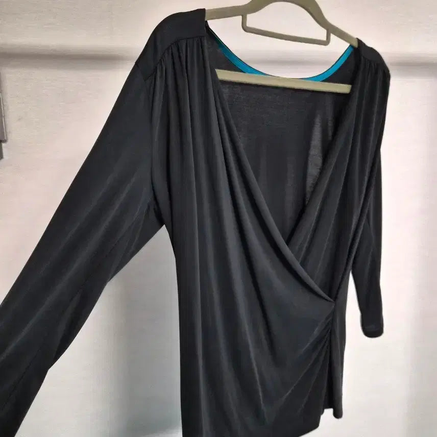 [BUNJANG] Black Wrap Style Blouse / 새옷 블랙 랩 스타일 블라우스