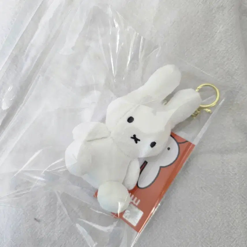 [BUNJANG] Miffy Glow-in-the-Dark Keychain / 야광미피키링