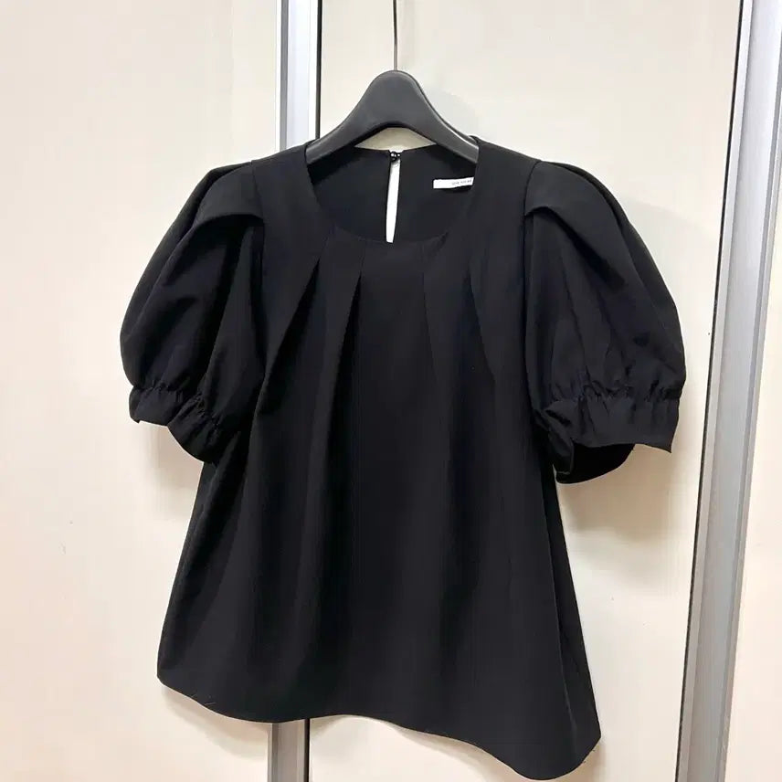 [BUNJANG] Love You So Much Puff Pintuck Shirring Blouse - Black, Short Sleeve / 러브유쏘머치 퍼프 핀턱 셔링 블라우스 볼륨 블랙 검정 반팔 여름 하객룩