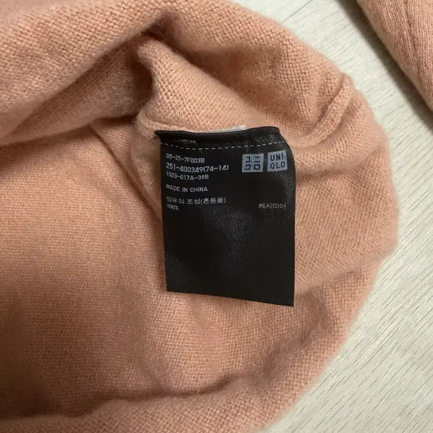 [BUNJANG] Uniqlo Cashmere V-Neck Knit S / 유니클로 캐시미어 브이넥 니트 s