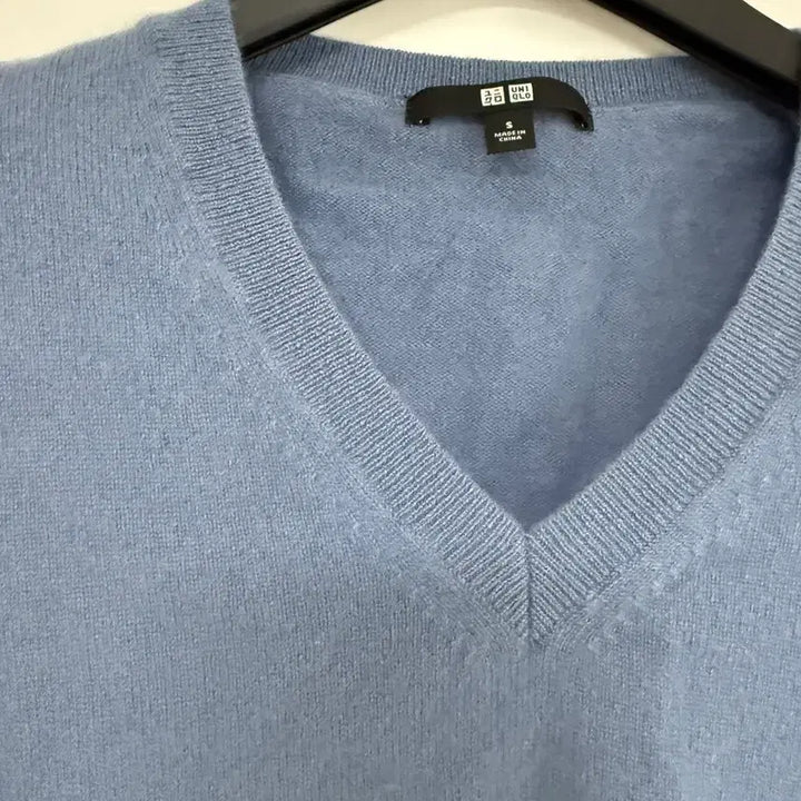 [BUNJANG] Uniqlo Cashmere V-Neck Knit Sweater - Size S / 유니클로 캐시미어 브이넥 니트 s