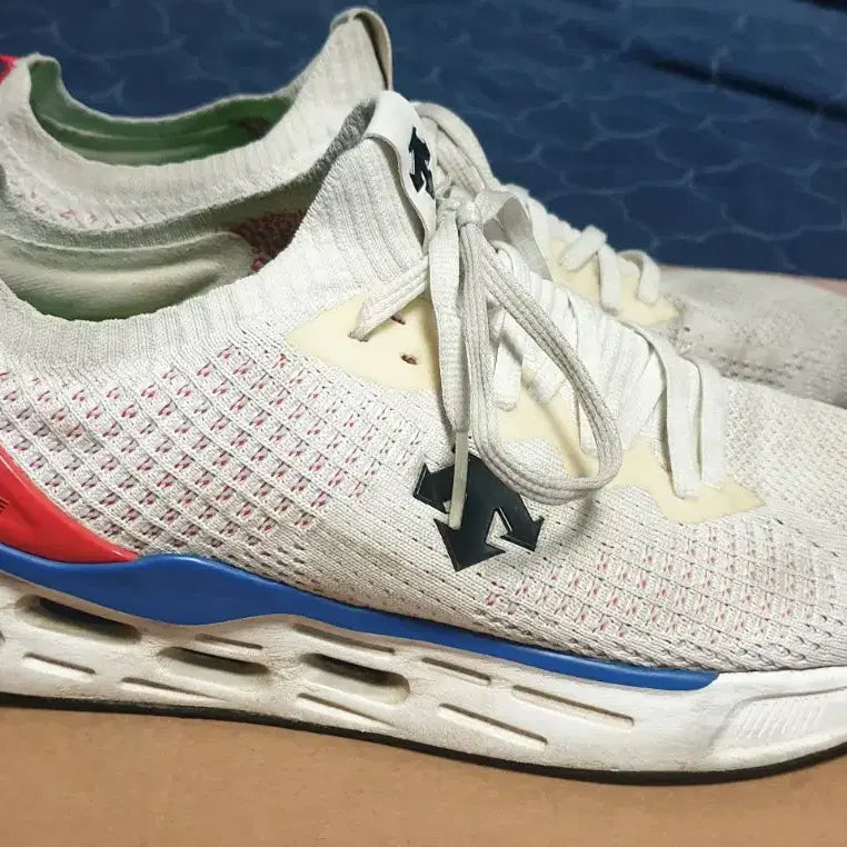 [BUNJANG] Descente Energizewing CT Lightweight Running Shoes (Gundam Edition) / 데상트 에너자이트윙 CT 경량 런닝화 건담 (280)