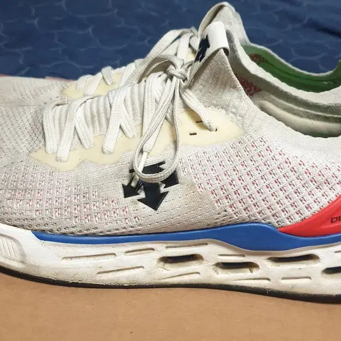 [BUNJANG] Descente Energizewing CT Lightweight Running Shoes (Gundam Edition) / 데상트 에너자이트윙 CT 경량 런닝화 건담 (280)