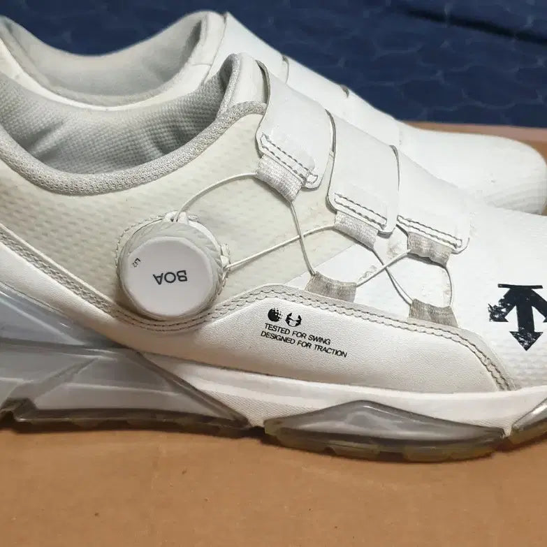 [BUNJANG] Descente Golf Condor BOA Dial Strap Golf Shoes (240) / 데상트 골프 콘도르 BOA다이얼 스트랩 골프화 (240)