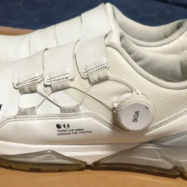 [BUNJANG] Descente Golf Condor BOA Dial Strap Golf Shoes (240) / 데상트 골프 콘도르 BOA다이얼 스트랩 골프화 (240)