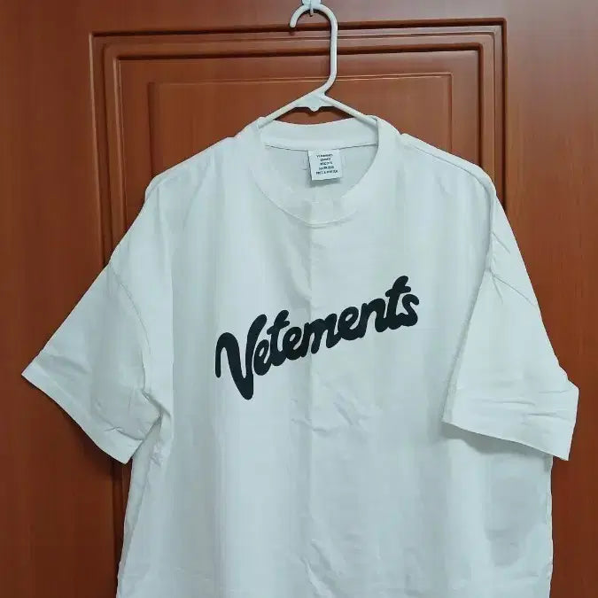 [BUNJANG] VETEMENTS White Logo Short Sleeve T-Shirt / 베트멍 화이트 로고 반팔 티셔츠