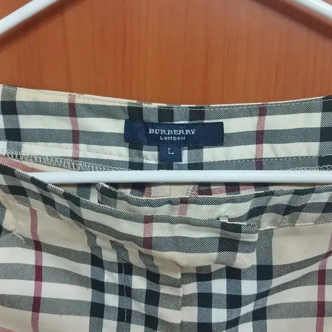 [SOLD OUT] 버버리 체크무늬 여성 바지