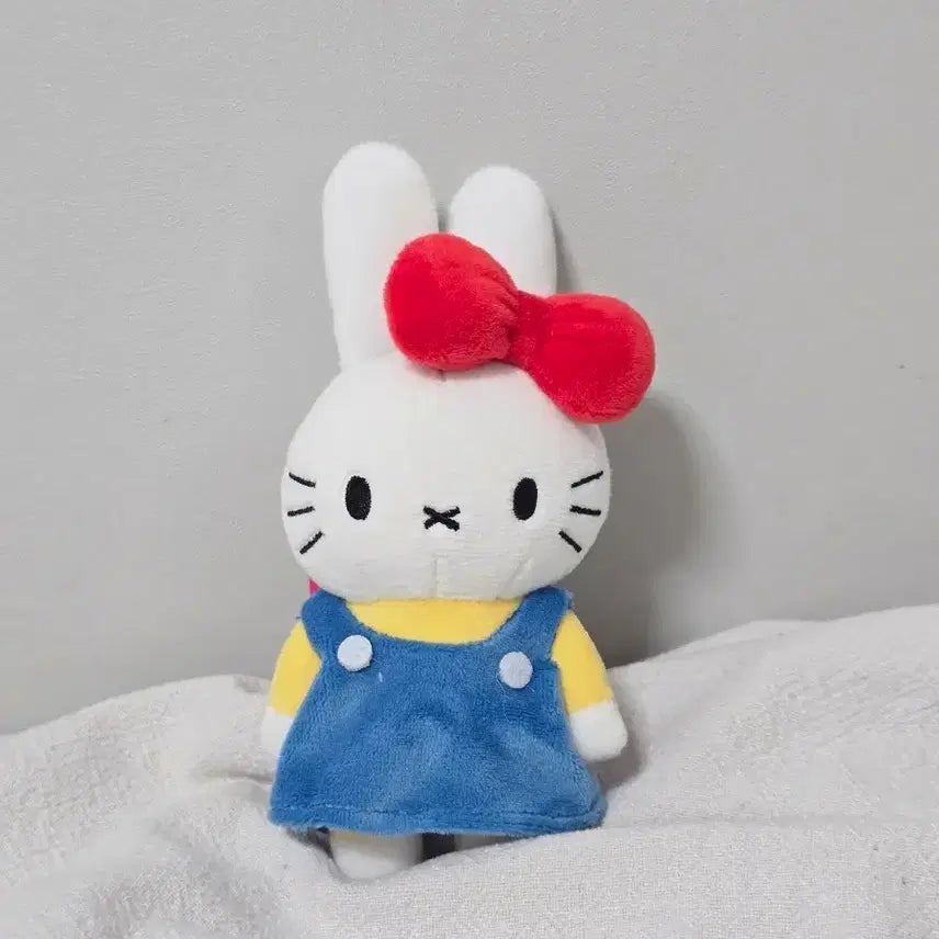 [BUNJANG] Miffy x Hello Kitty Collaboration Keychain / 미피키티키링