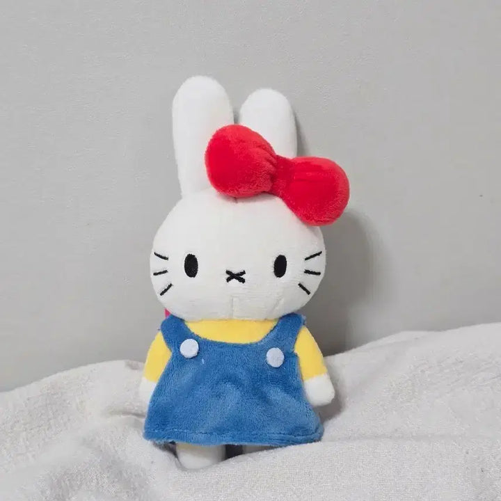 [BUNJANG] Miffy x Hello Kitty Collaboration Keychain / 미피키티키링