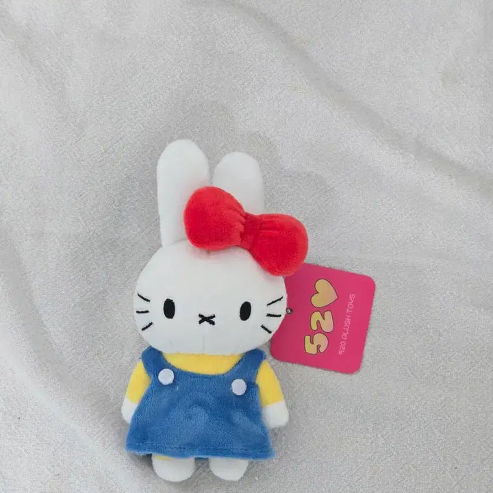 [BUNJANG] Miffy x Hello Kitty Collaboration Keychain / 미피키티키링