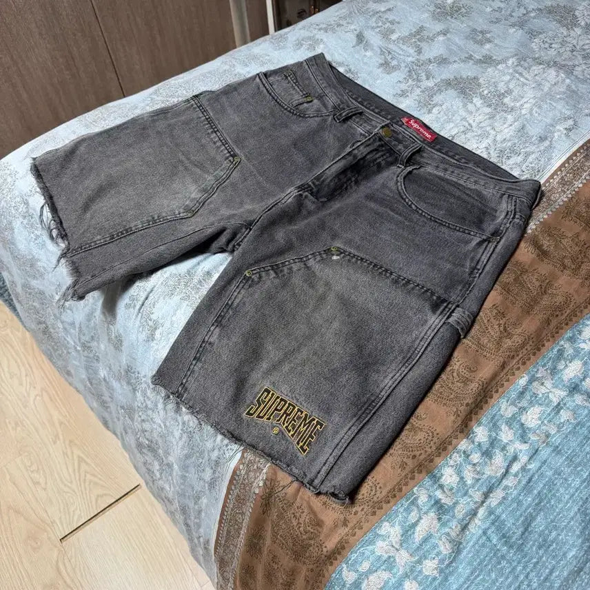 [BUNJANG] Supreme Double Knee Denim Shorts Black Denim / 슈프림 더블니 데님쇼츠 흑청