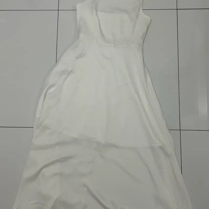 [BUNJANG] Onont Satin Boatneck Sleeveless Long Dress / 오넌트 새틴 보트넥 나시 롱 원피스 웨딩촬영용 드레스