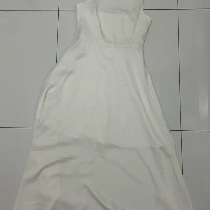 [BUNJANG] Onont Satin Boatneck Sleeveless Long Dress / 오넌트 새틴 보트넥 나시 롱 원피스 웨딩촬영용 드레스