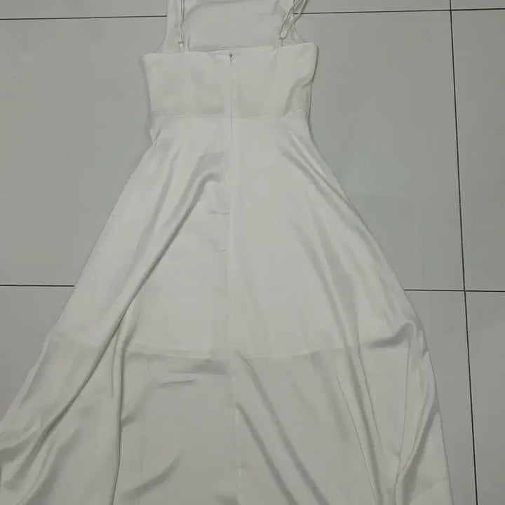 [BUNJANG] Onont Satin Boatneck Sleeveless Long Dress / 오넌트 새틴 보트넥 나시 롱 원피스 웨딩촬영용 드레스