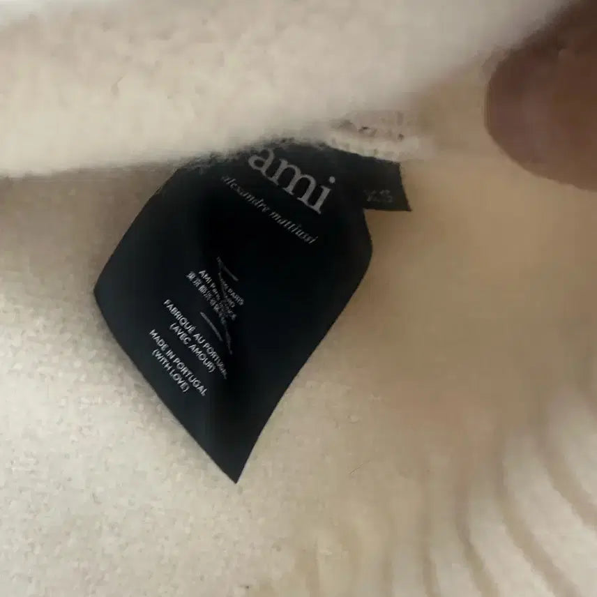 [BUNJANG] AMI Ivory V-Neck Cropped Knit / 아미 AMI 아이보리 V넥 크롭 니트