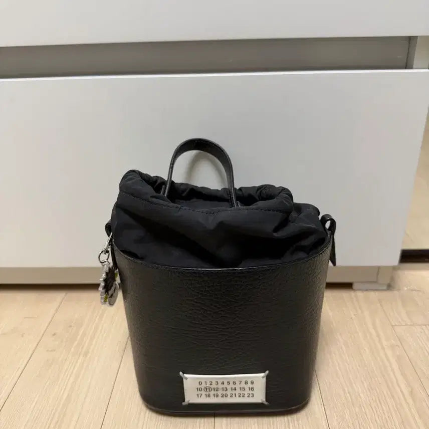 [BUNJANG] Maison Margiela Black Leather Bucket Bag / 마르지엘라 버킷백 블랙 가방