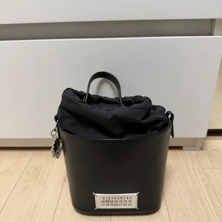 [BUNJANG] Maison Margiela Black Leather Bucket Bag / 마르지엘라 버킷백 블랙 가방