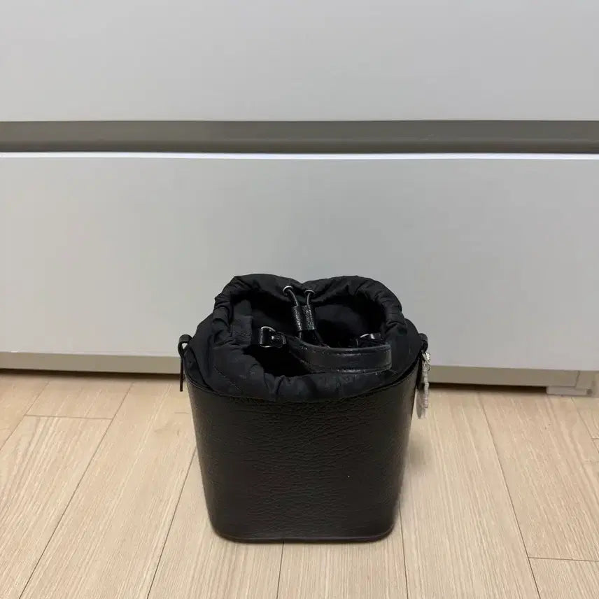 [BUNJANG] Maison Margiela Black Leather Bucket Bag / 마르지엘라 버킷백 블랙 가방