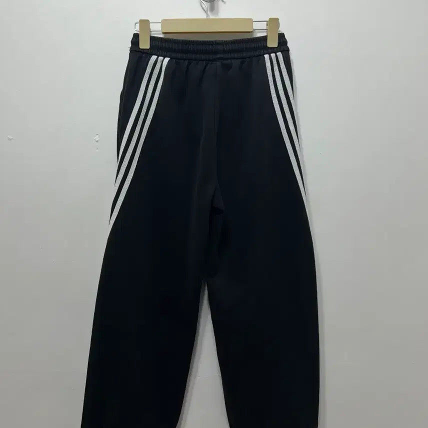 [SOLD OUT] 아디다스 사선 트레이닝 와이드 팬츠 블랙 M