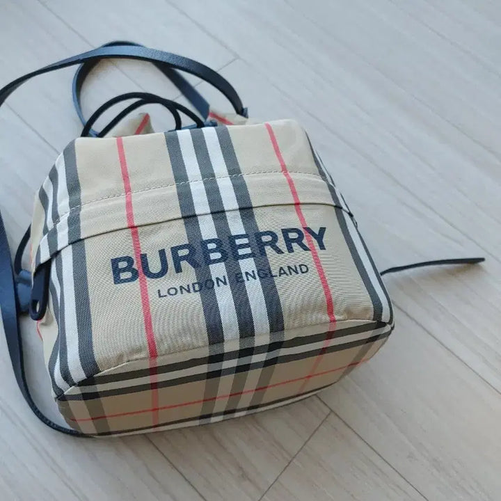 [BUNJANG] Burberry Phoebe Bucket Bag / 버버리 포이베 버킷백