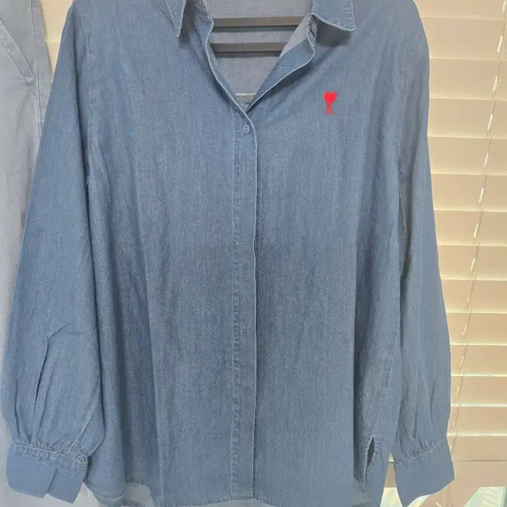 [BUNJANG] AMI Small Heart Logo Shirt Denim/White / 아미 스몰 하트 셔츠 데님/화이트. 개당가격