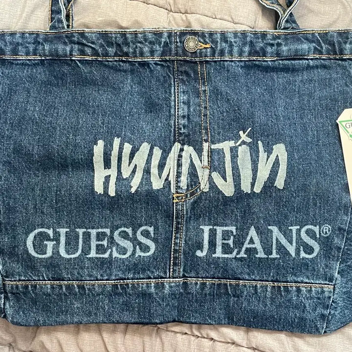 [BUNJANG] Stray Kids Guess HyunJin Engraved Tote Bag / 스키즈 게스 현진 토트백 성수 팝업 미사용 양도