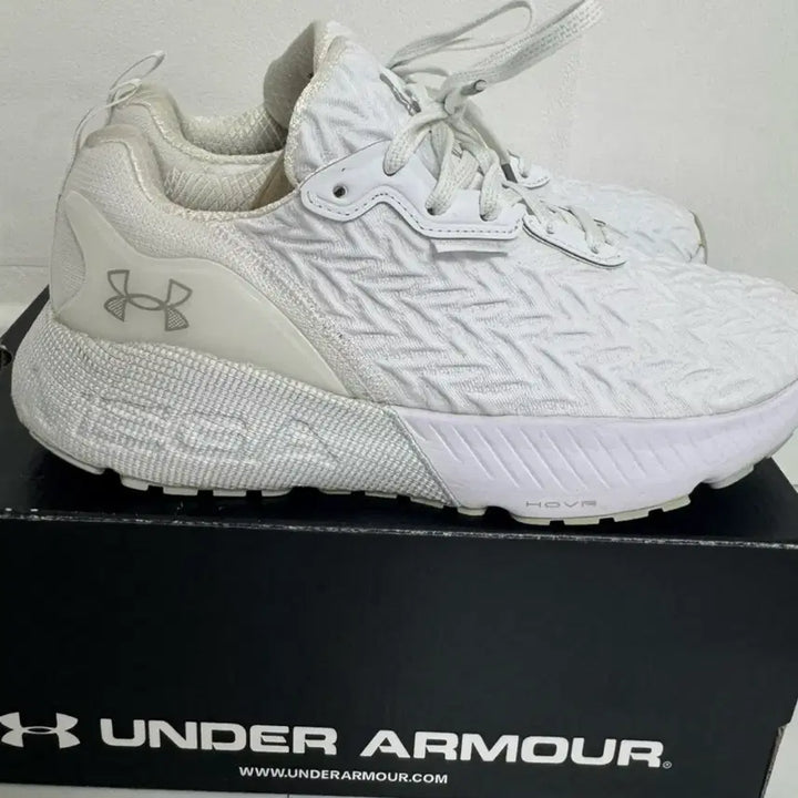 [BUNJANG] Under Armour HOVR Mega 3 Clone Sneakers White 250mm / 언더아머 HOVR 운동화 화이트 250 정품