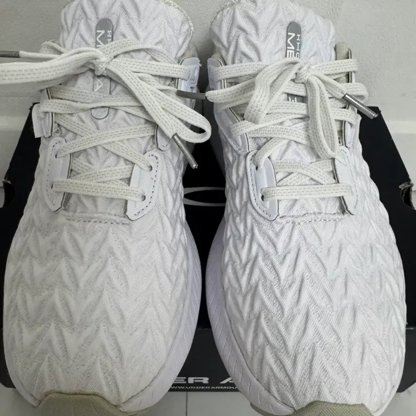 [BUNJANG] Under Armour HOVR Mega 3 Clone Sneakers White 250mm / 언더아머 HOVR 운동화 화이트 250 정품