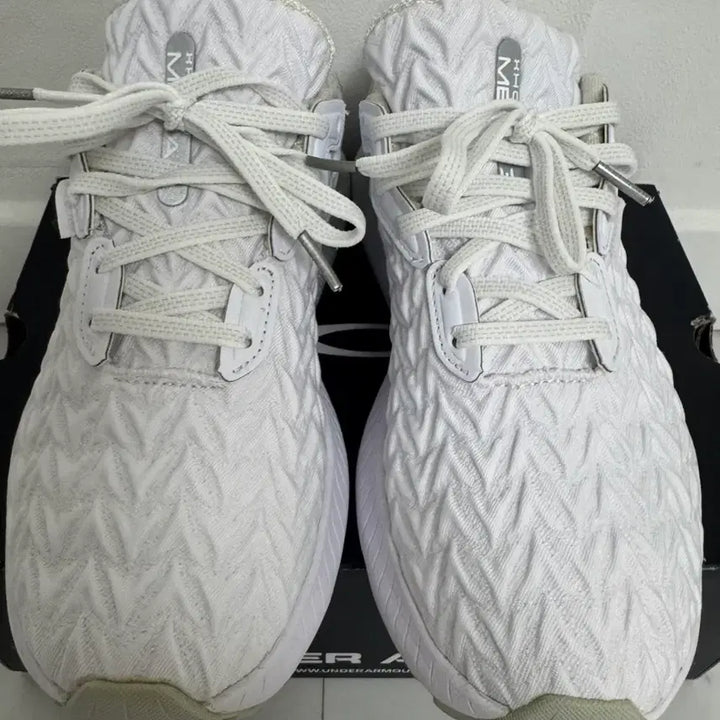 [BUNJANG] Under Armour HOVR Mega 3 Clone Sneakers White 250mm / 언더아머 HOVR 운동화 화이트 250 정품