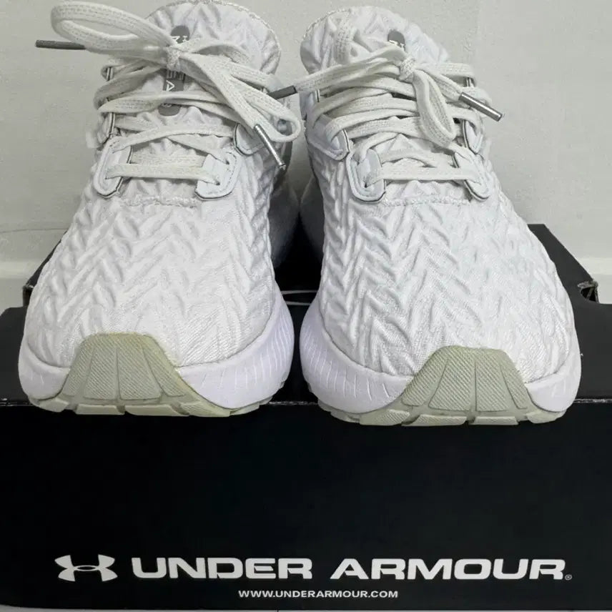 [BUNJANG] Under Armour HOVR Mega 3 Clone Sneakers White 250mm / 언더아머 HOVR 운동화 화이트 250 정품