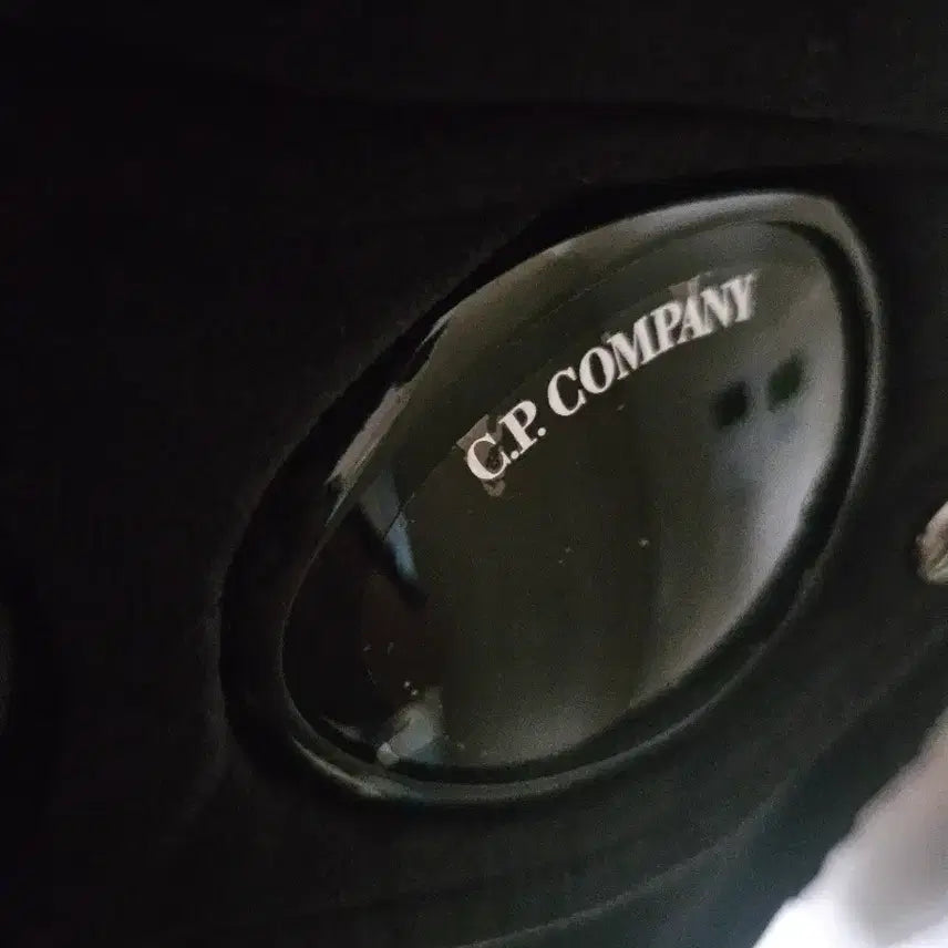 [BUNJANG] CP Company Brushed &amp; Emerized Diagonal Fleece Goggle Sweatshirt - Dark Shadow Grey / Cp 컴퍼니 고글 렌즈 후드집업