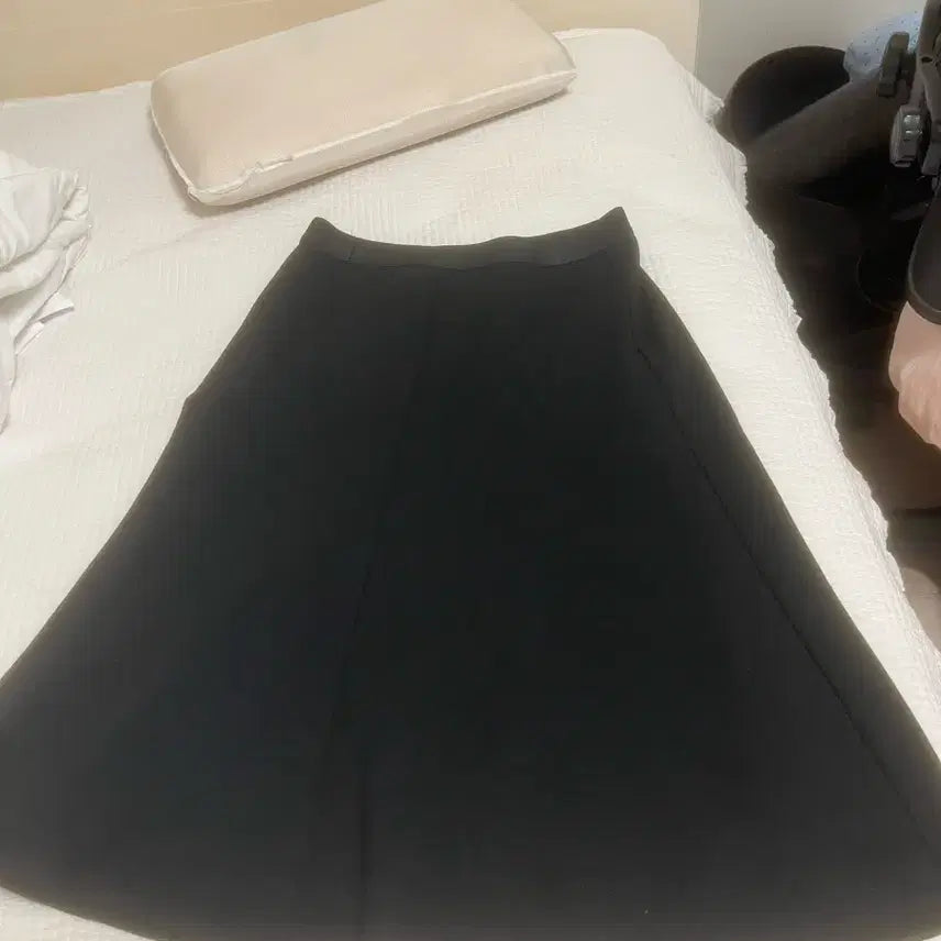 [BUNJANG] Uniqlo Black Midi Skirt (Size S) / 유니클로 미디스커트 s