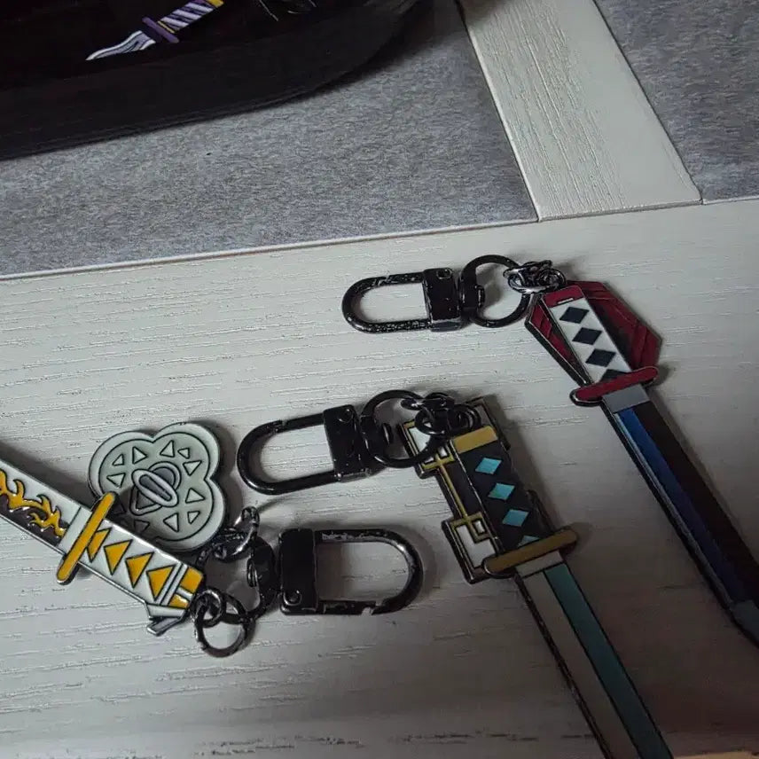 [BUNJANG] Demon Slayer Official Sunwheel Sword Keychain + Display Stand Set / 귀멸의 칼날 풀셋트 정품 일륜도 키링 + 장식대