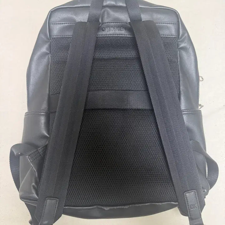 [BUNJANG] Calvin Klein Black Leather City Backpack / 캘빈클라인 블랙 레더 시티 백팩 CK